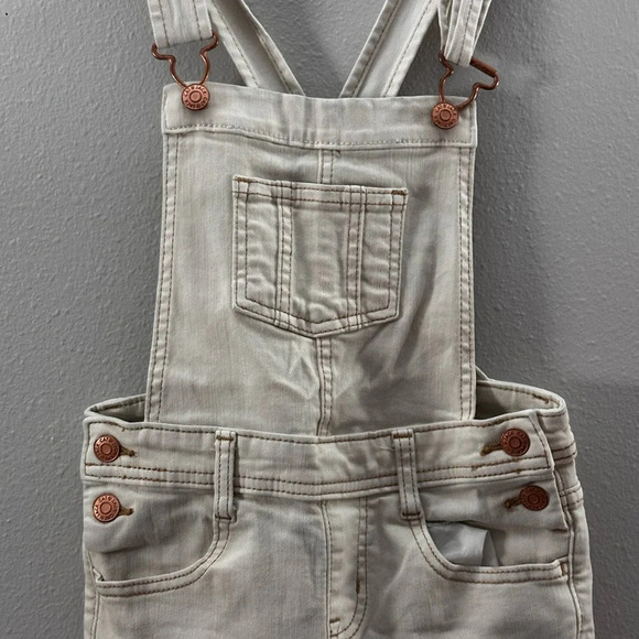 Cat & Jack Girls Beige Overall Shorts Ultimate Stretch Size S (6/6x). - Picture 4 of 10